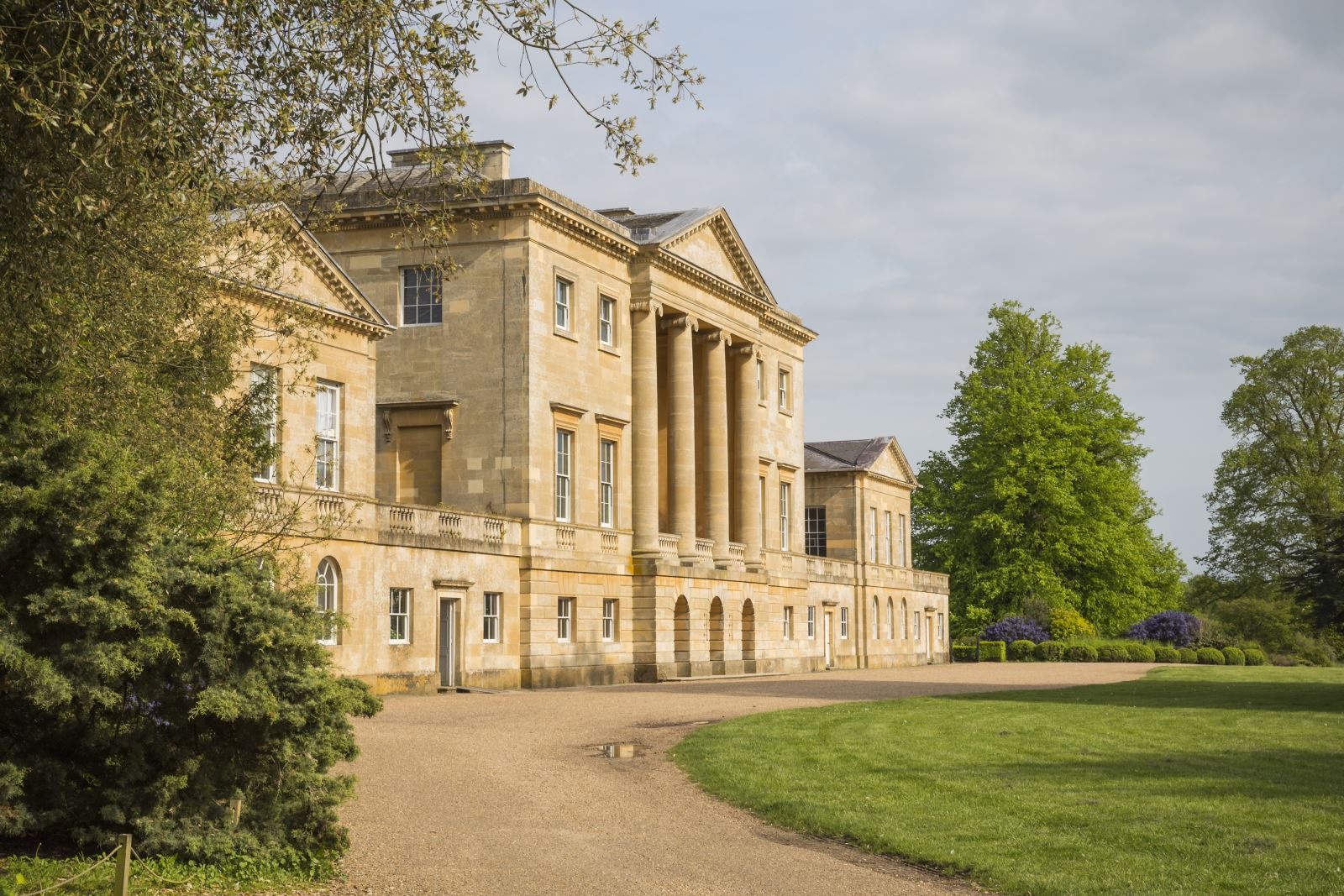 Basildon Park from the side